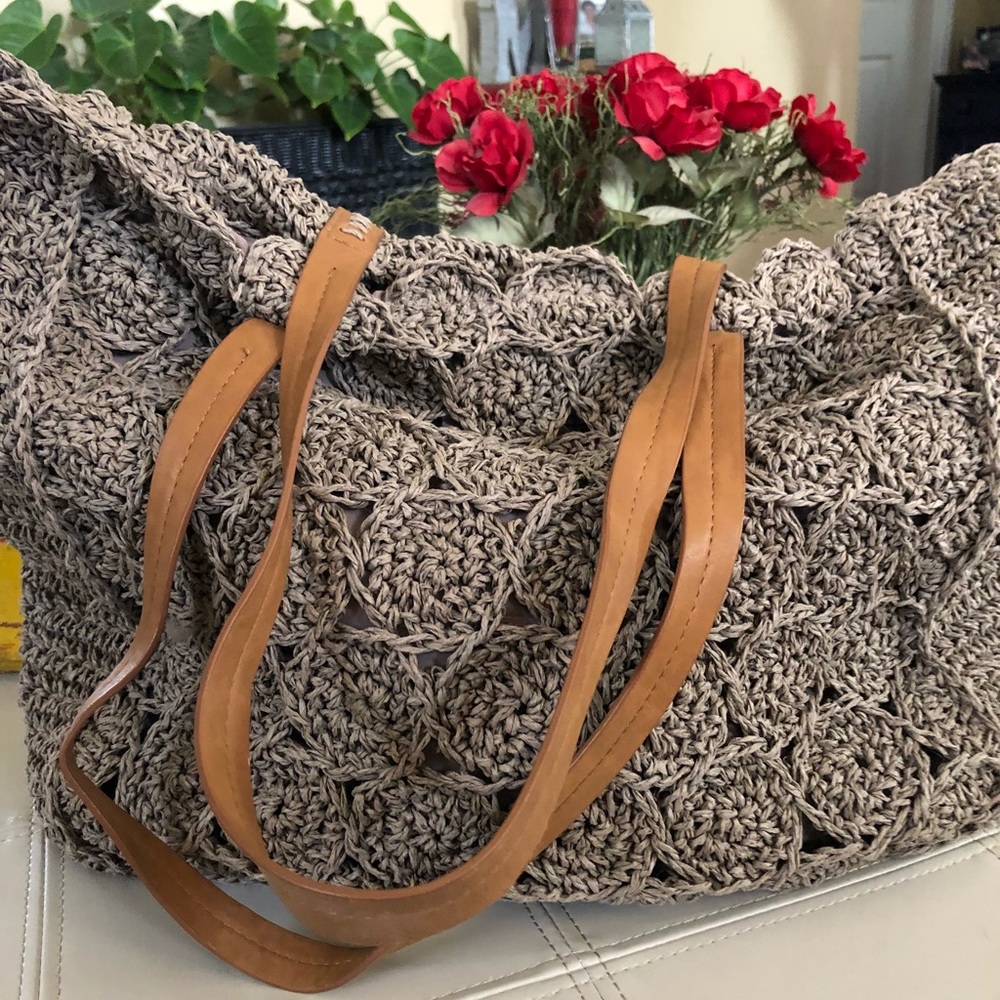 I love this crochet bag for summer! In beige